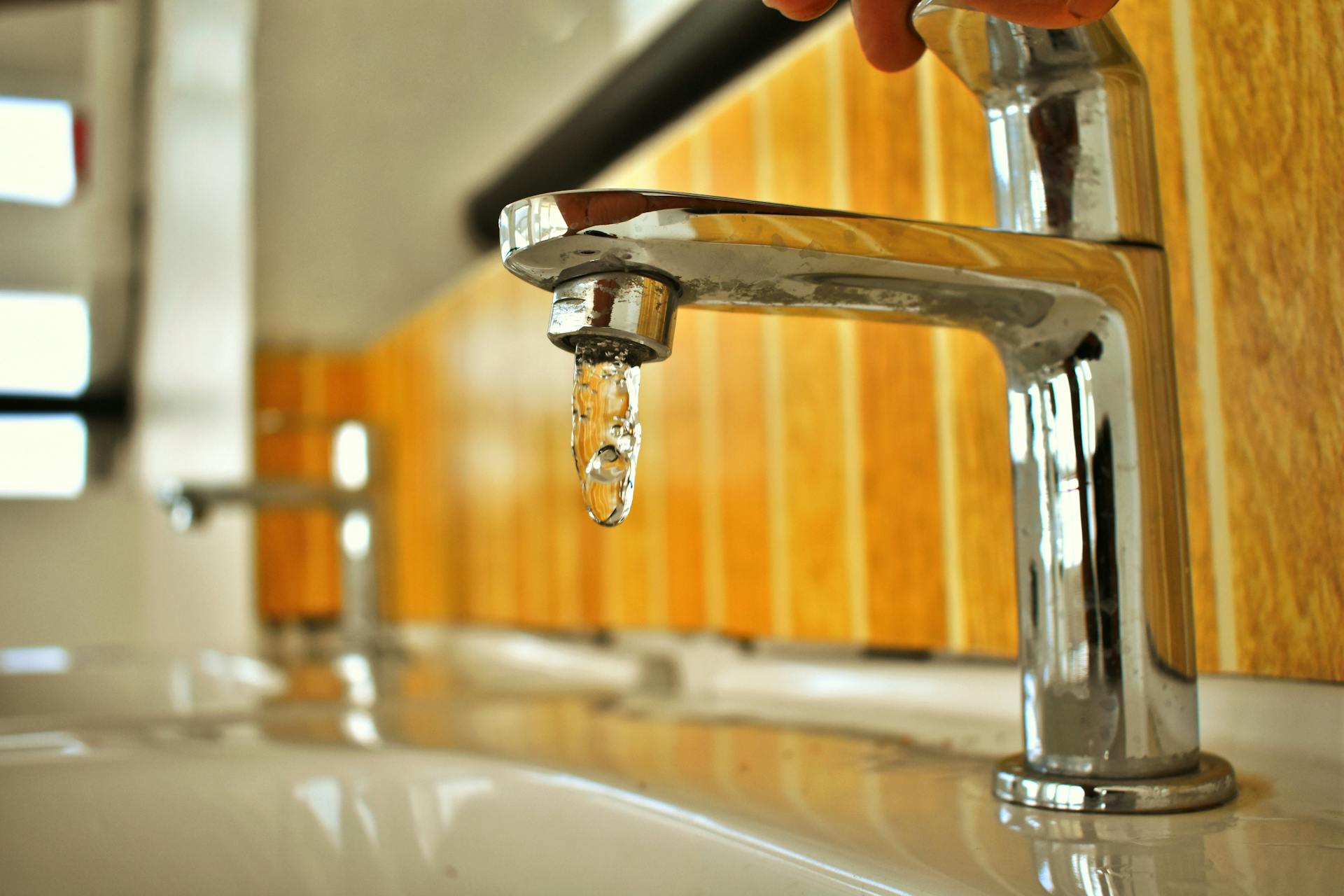 leaky faucet - Elizabeth Drain and Plumbing Services | Elizabeth, NJ